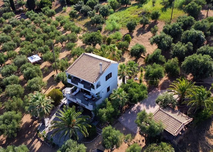 Mariana Villa *