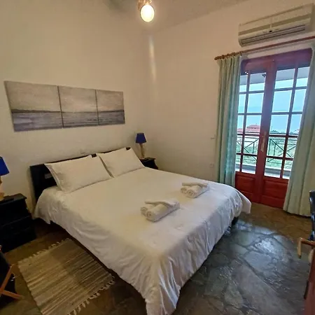 Mariana Villa *